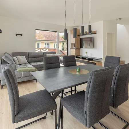 Bozica לובליאנה